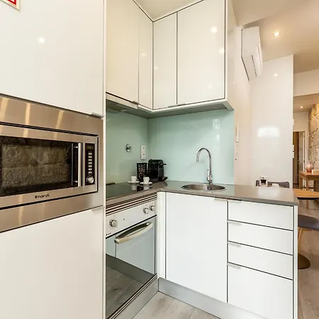 Apartment Stylish River View In