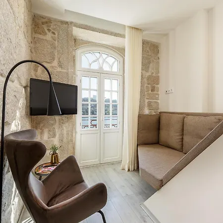 Stylish River View In Daire