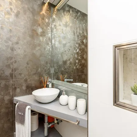 Apartman Stylish River View In