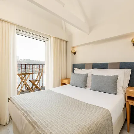 Stylish River View In Daire *