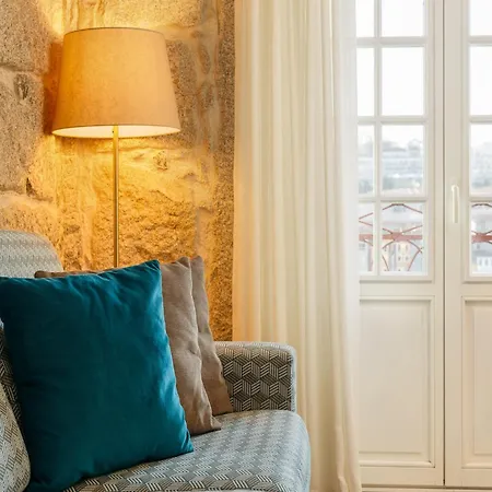 Stylish River View In Daire Porto