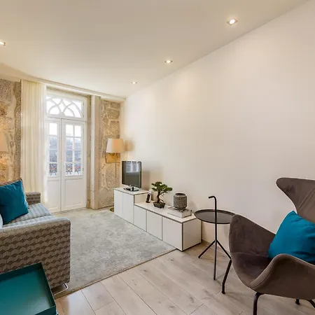 Stylish River View In Daire