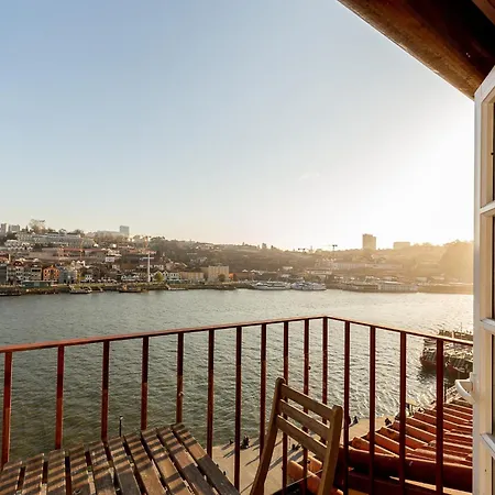 Stylish River View In Daire