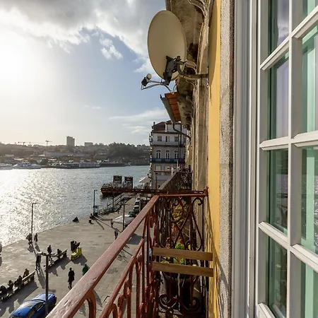 Stylish River View In Oporto